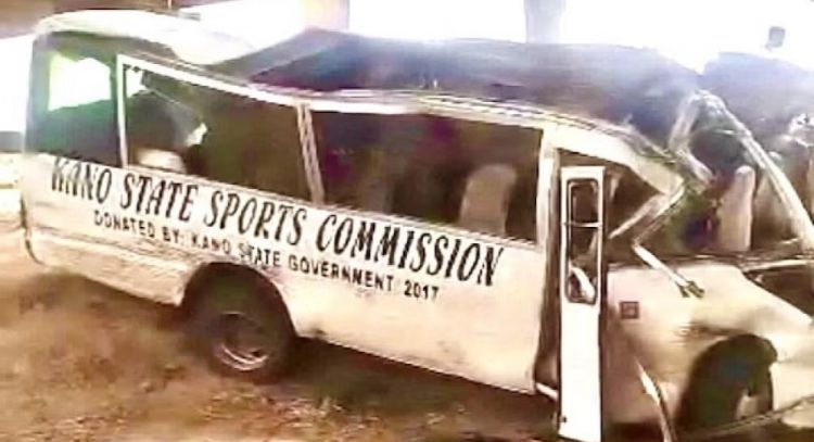 Autobús cae de puente en Nigeria y mueren 22 atletas en Nigeria