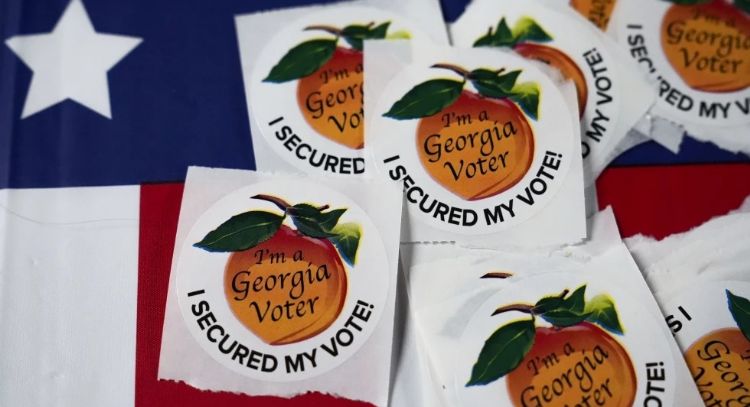 Encarcelan al alcalde de Georgia por intentar detener una elección local