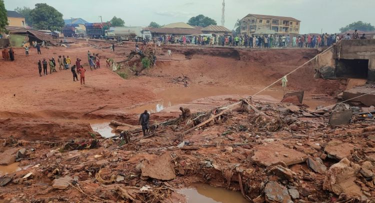 Inundaciones en Nigeria dejan 200 muertos