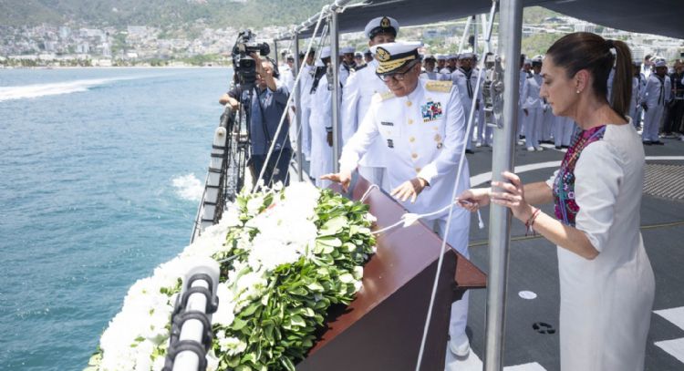 Sheinbaum celebra Día de la Marina con homenaje a los cadetes fallecidos en el buque en NY