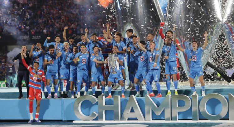 Cruz Azul arrasa 5-0 a Whitecaps para conquistar la corona de la Copa de Campeones de Concacaf