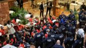 Foto ilustrativa de la nota titulada: Policía de Nueva York detiene a 24 personas en una manifestación contra el ICE en la Torre Trump