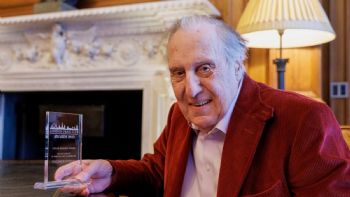 El periodista, espía y escritor Frederick Forsyth muere a los 86 años; escribió "El día del chacal"