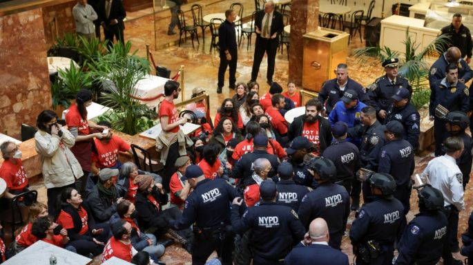 Policía de Nueva York detiene a 24 personas en una manifestación contra el ICE en la Torre Trump