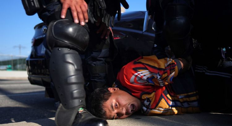 Protestas contra redadas migratorias surgen en todo EU; hay más planeadas