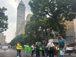 Empleados del Poder Judicial capitalino bloquean Eje Central