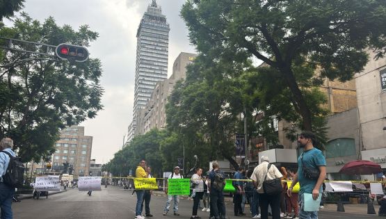 Empleados del Poder Judicial capitalino bloquean Eje Central