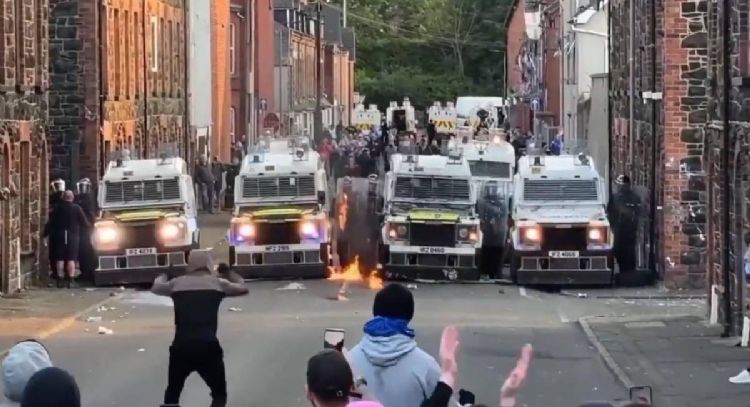 Presunta agresión sexual desata protestas contra la migración en Irlanda del Norte