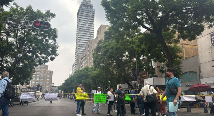 Empleados del Poder Judicial capitalino bloquean Eje Central