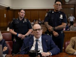 Juez declara juicio nulo en caso Weinstein por violación tras negativa del jurado a deliberar