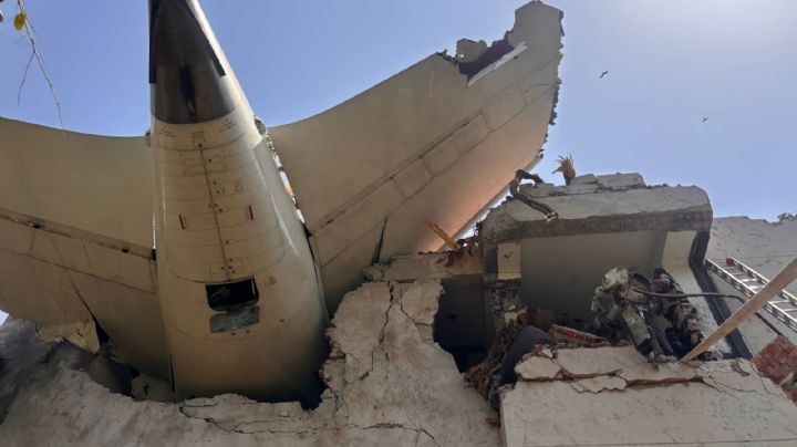Reportan más de 200 muertos por el desplome de un avión de Air India (Videos)