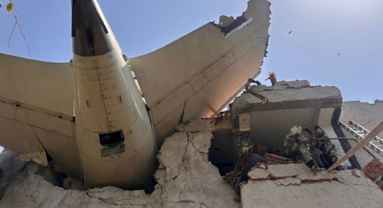 Reportan más de 200 muertos por el desplome de un avión de Air India (Videos)