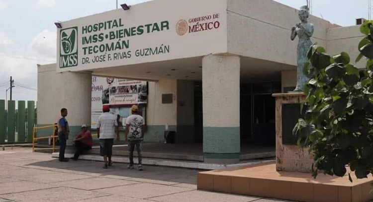 Muere adulto mayor mientras esperaba atención médica afuera de hospital del IMSS en Tecomán, Colima