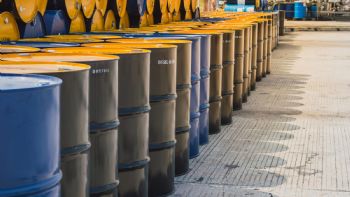 El petróleo se dispara 14% en una semana por la guerra entre Irán e Israel