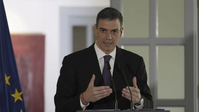 Pedro Sánchez, presidente español, ofrece disculpas por escándalo de corrupción en su partido