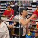 Mujer agrede a cajera del Oxxo “por mal servicio”; la apodan “Lady recargas” (Video)