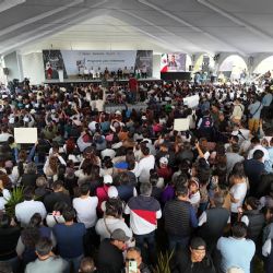 Manifestantes interrumpen discurso de Sheinbaum durante su visita al Hospital General en Tulancingo