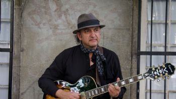 40 años de música y poesía: Gira de Benjamín Anaya por Europa