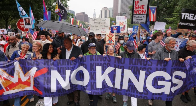 Manifestantes llenan calles, parques y plazas de EU en protestas contra Trump