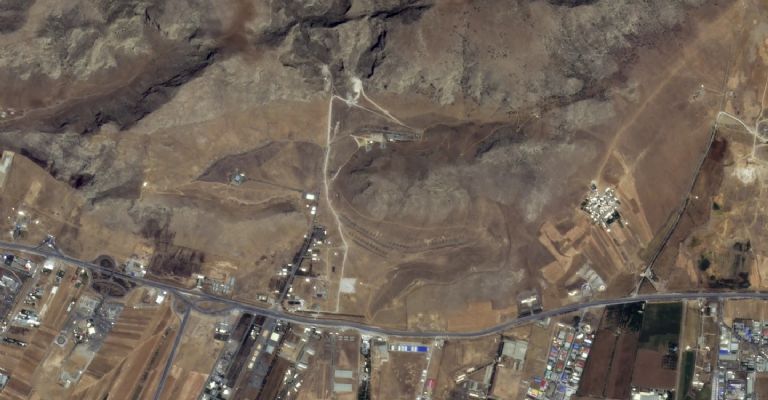 Imágenes satelitales muestran daños en bases de misiles iraníes tras ataques israelíes. Foto: AP