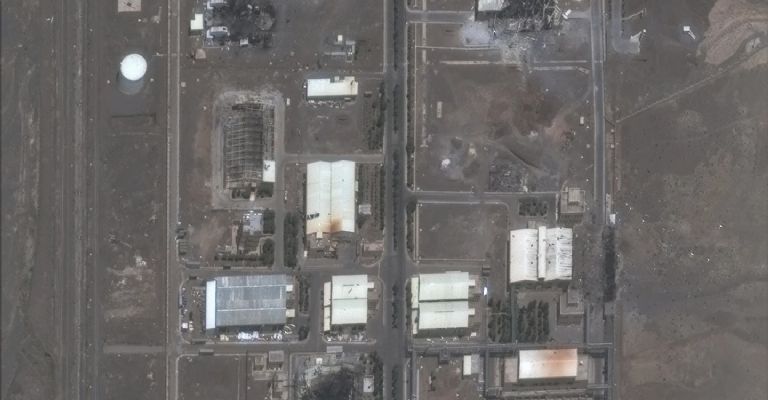 Imágenes satelitales muestran daños en bases de misiles iraníes tras ataques israelíes. Foto: AP