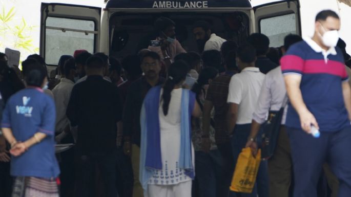 Los restos de las víctimas del accidente de Air India son entregados a sus familiares
