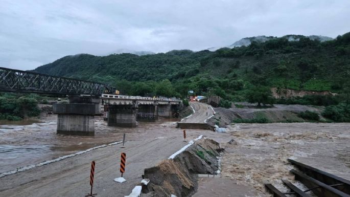 Colapsa puente en Guerrero por la tormenta Dalila
