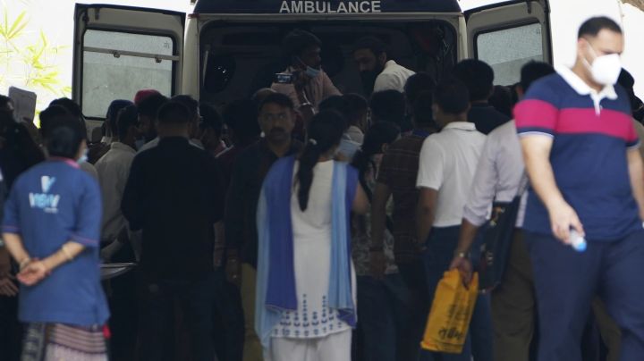 Los restos de las víctimas del accidente de Air India son entregados a sus familiares