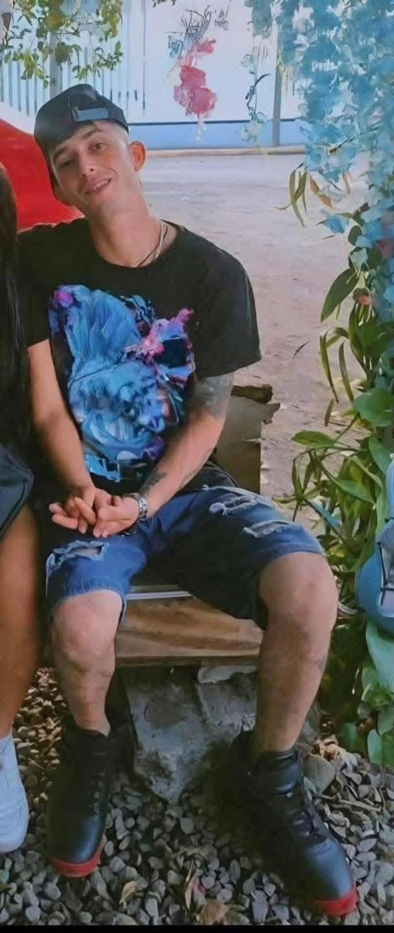 Esteven Buitrago González, de 31 años, ofreció su ayuda a los vecinos para destapar una alcantarilla, así que se amarró de un lazo, pero la intensa lluvia provocó que fuera succionado. Foto: Especial