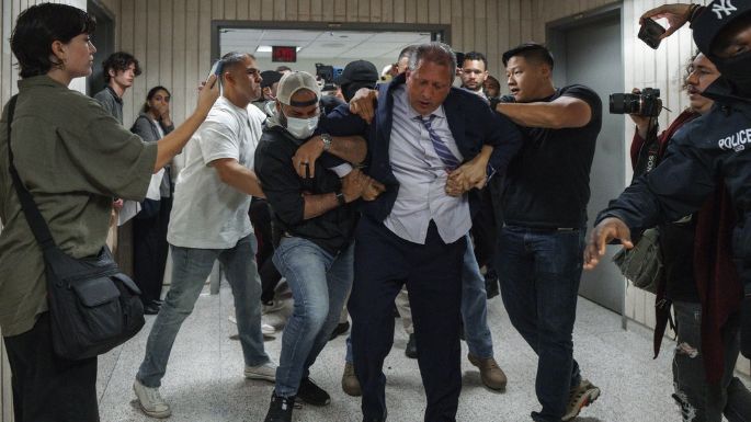 Contralor de Nueva York es arrestado frente a tribunal de inmigración