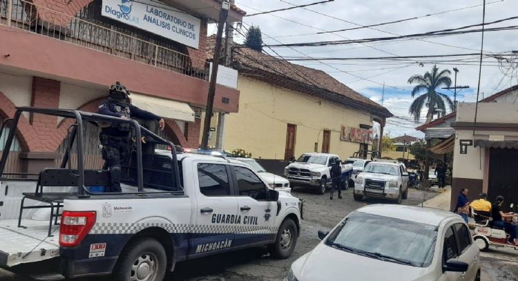 Ataque armado en Palacio Municipal de Tingüindín deja un civil y un policía muertos