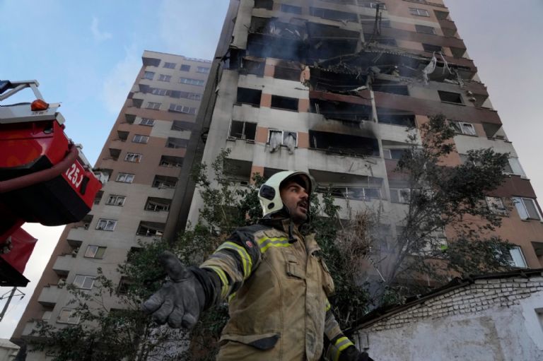 Ataque israelí contra civiles en Teherán. Foto: Vahid Salemi/AP