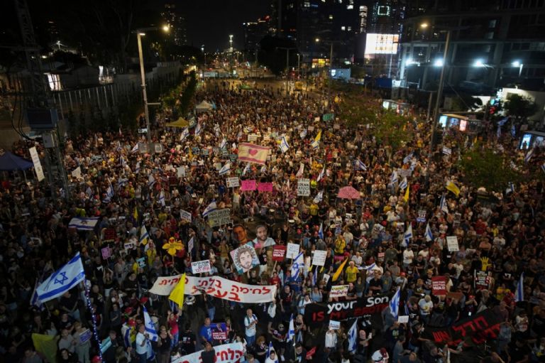 En la imagen, protesta israelí contra Netanyahu. Foto: Ohad Zwigenberg/AP