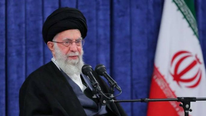 Líder supremo de Irán advierte a Trump de un "daño irreparable" si EU interviene en conflicto