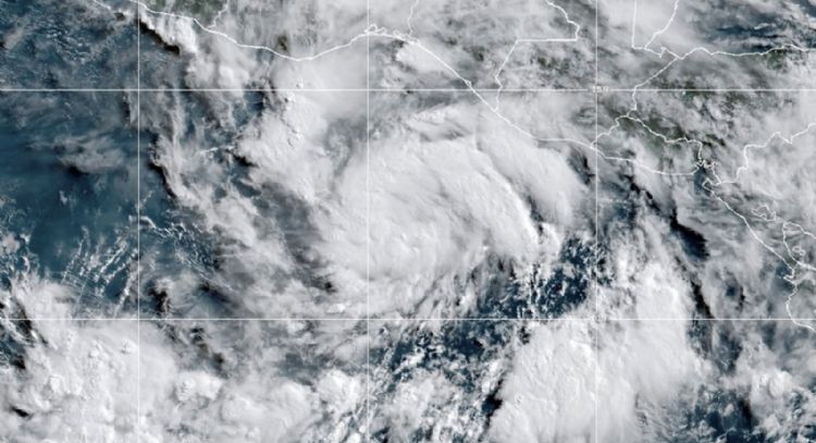 Huracán Erick se intensifica a ciclón de categoría 3 mientras se acerca a la costa sur de México