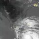 Huracán Erick podría subir a categoría 3; prevén lluvias y vientos extremos en Oaxaca y Guerrero