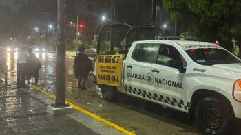 Erick toca tierra como huracán categoría 3 en Pinotepa Nacional, Oaxaca (Videos)