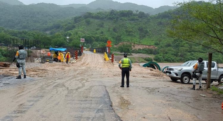 Huracán Erick inundó viviendas, cortó caminos y dejó sin luz a siete municipios de Guerrero
