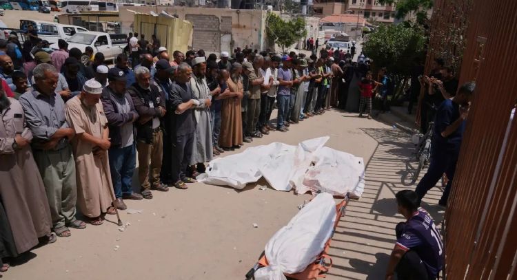 Morir de hambre o por bombardeos: gazatíes asesinados en ataque israelí cerca a centro de ayuda