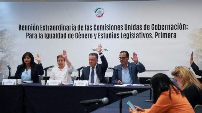 Avalan izar bandera nacional en fechas conmemorativas de mujeres que han transformado México
