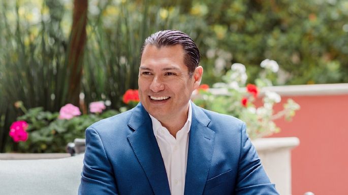 Alcalde de San Miguel de Allende usa reloj Rolex para “demostrar” la buena seguridad del municipio