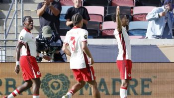 Curazao empata 1-1 con Canadá y se mantiene con vida en la Copa Oro