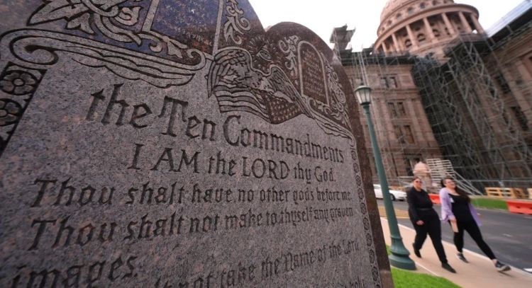 Una ley de Texas exigirá que los Diez Mandamientos se publiquen en todas las escuelas públicas