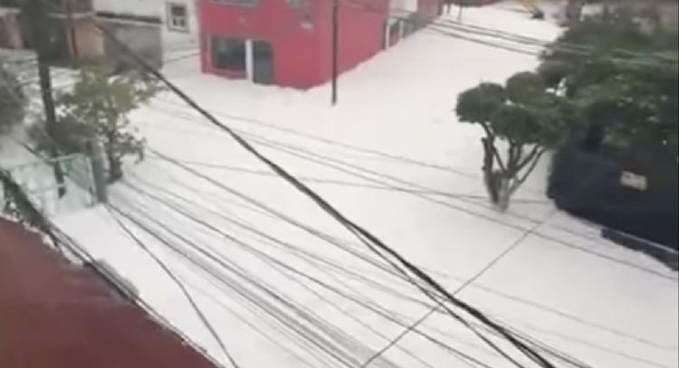 Naucalpan bajo el agua: se desborda la presa Los Cuartos e inunda calles y avenidas (Video)