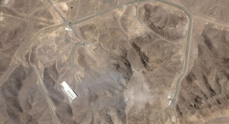 Israel bombardea carreteras que conectan la planta nuclear de Fordo, atacada por EU