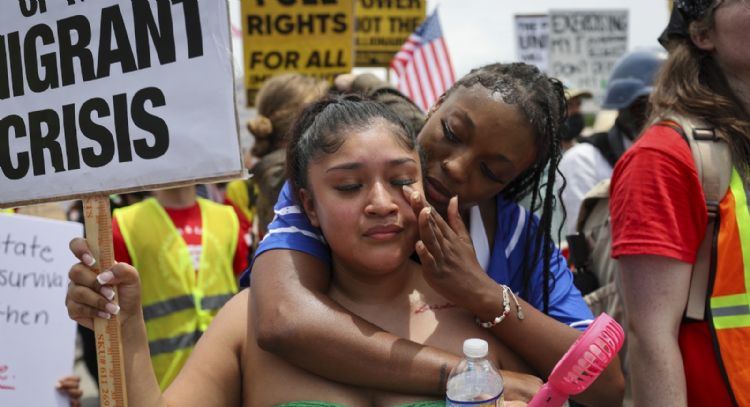 Corte Suprema de EU permite deportación expedita de migrantes a países que no son los de origen