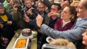 Foto ilustrativa de la nota titulada: Con pasteles y “Las mañanitas”, Claudia Sheinbaum celebró su cumpleaños 63 en Palacio Nacional