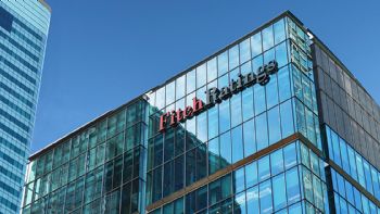 Deuda de México seguirá en aumento mientras no se resuelva crisis financiera de Pemex: Fitch Ratings