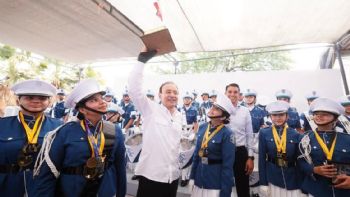 Gobernador Durazo arranca distribución de libros de texto y desayunos gratuitos para alumnos