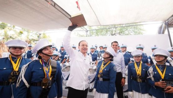 Gobernador Durazo arranca distribución de libros de texto y desayunos gratuitos para alumnos